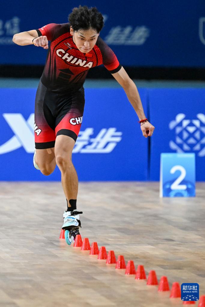 年成都世运, 揽冠亚军, 滑男子速度 年成都世运, 揽冠亚军, 滑男子速度