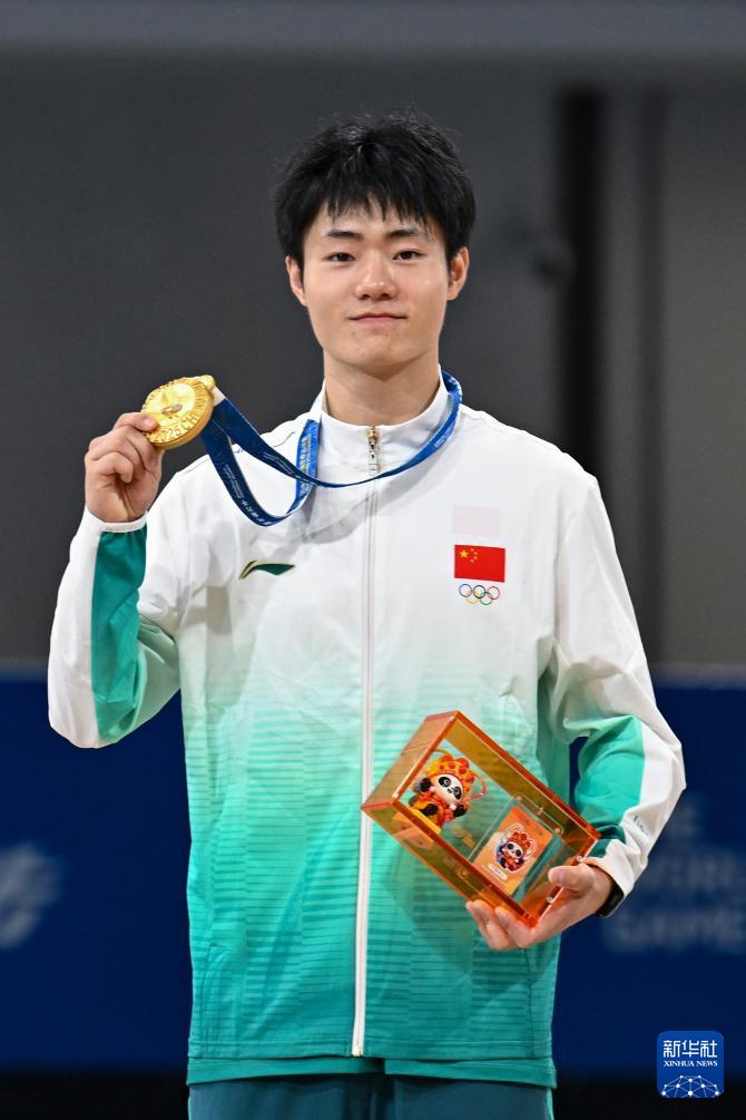 新华社记者, 亚军中国选, 年成都世运 新华社记者, 亚军中国选, 年成都世运