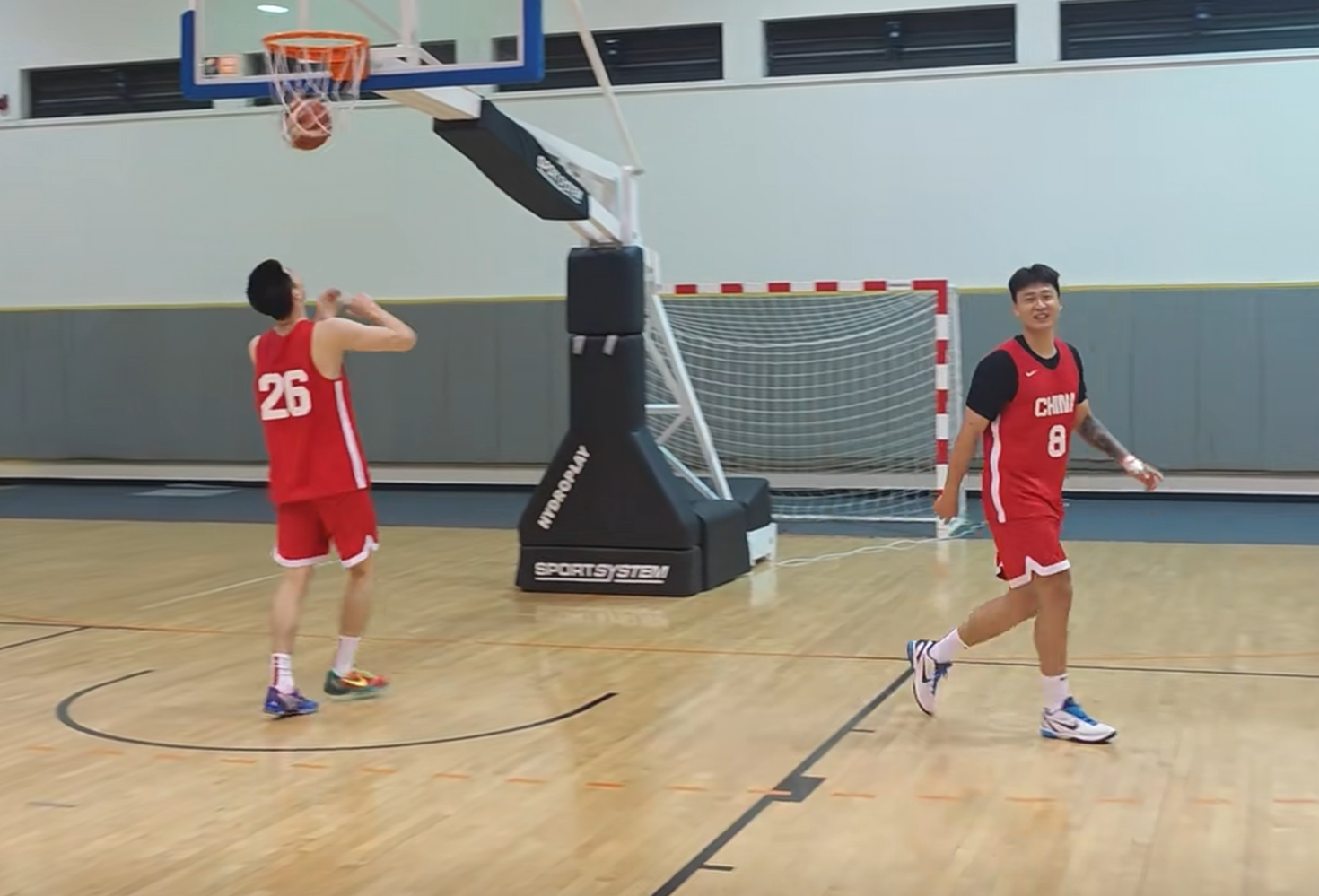 住后场的串, 明天球队应, 没有完全跑 住后场的串, 明天球队应, 没有完全跑