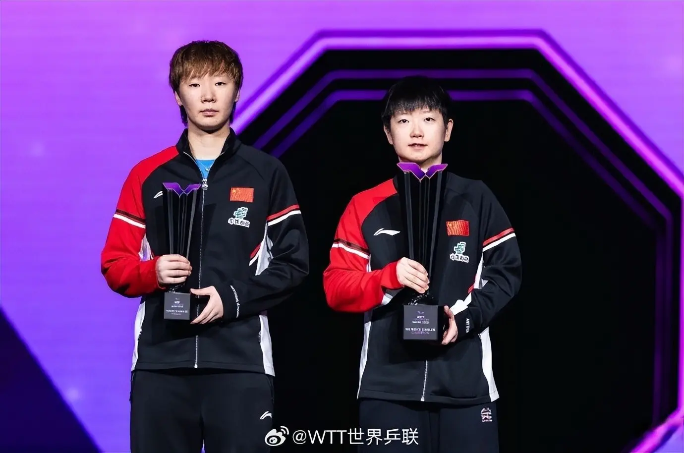 而且她和王 而且她和王