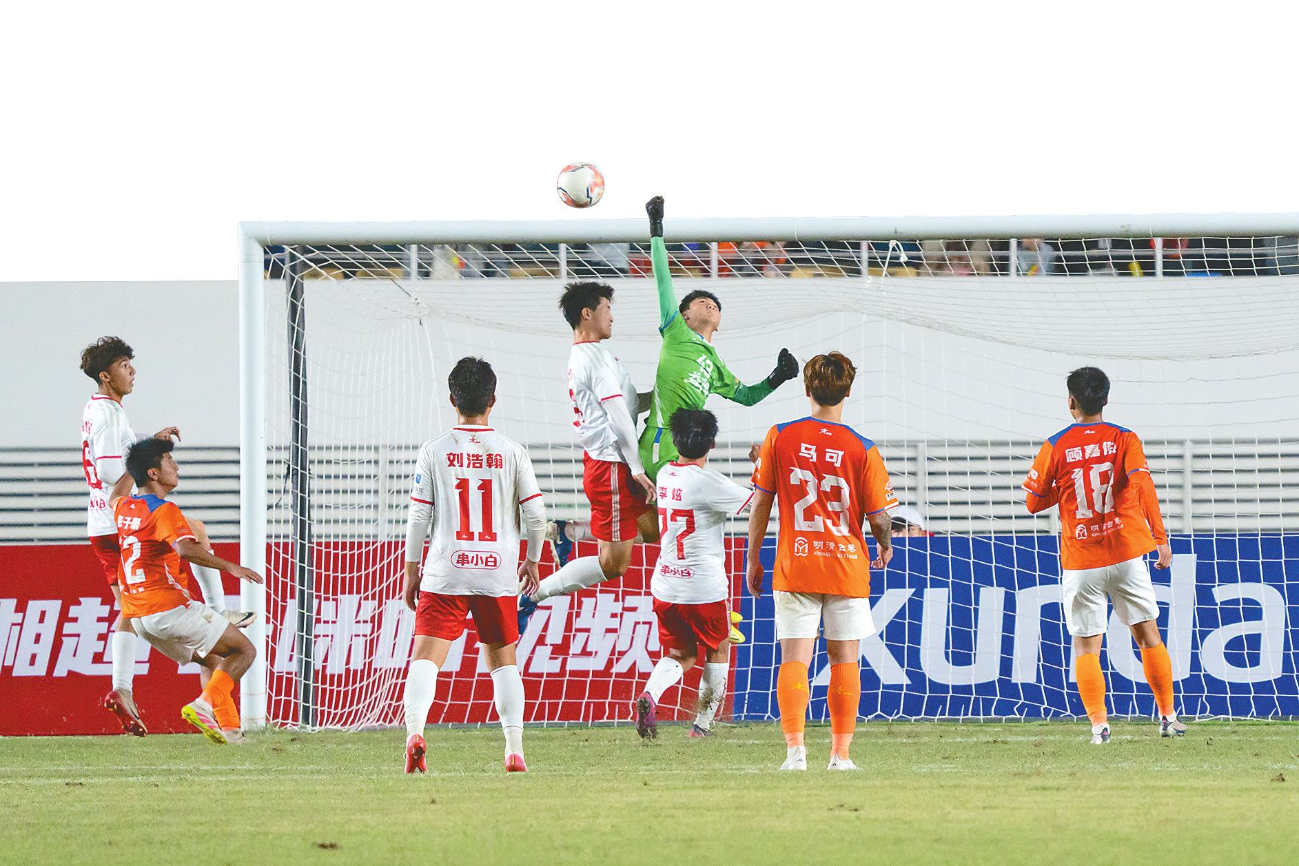 赛场上拼抢, alt, 憾负衡阳队 赛场上拼抢, alt, 憾负衡阳队